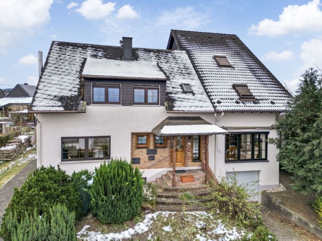 gepflegtes 2 Familienhaus - Nähe Wittlich in Plein