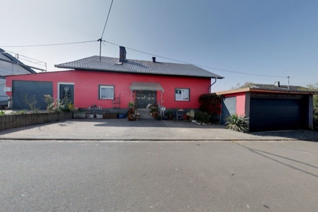 Großes Einfamilienhaus mit ELW unabhängig von Öl und Gas in Esch